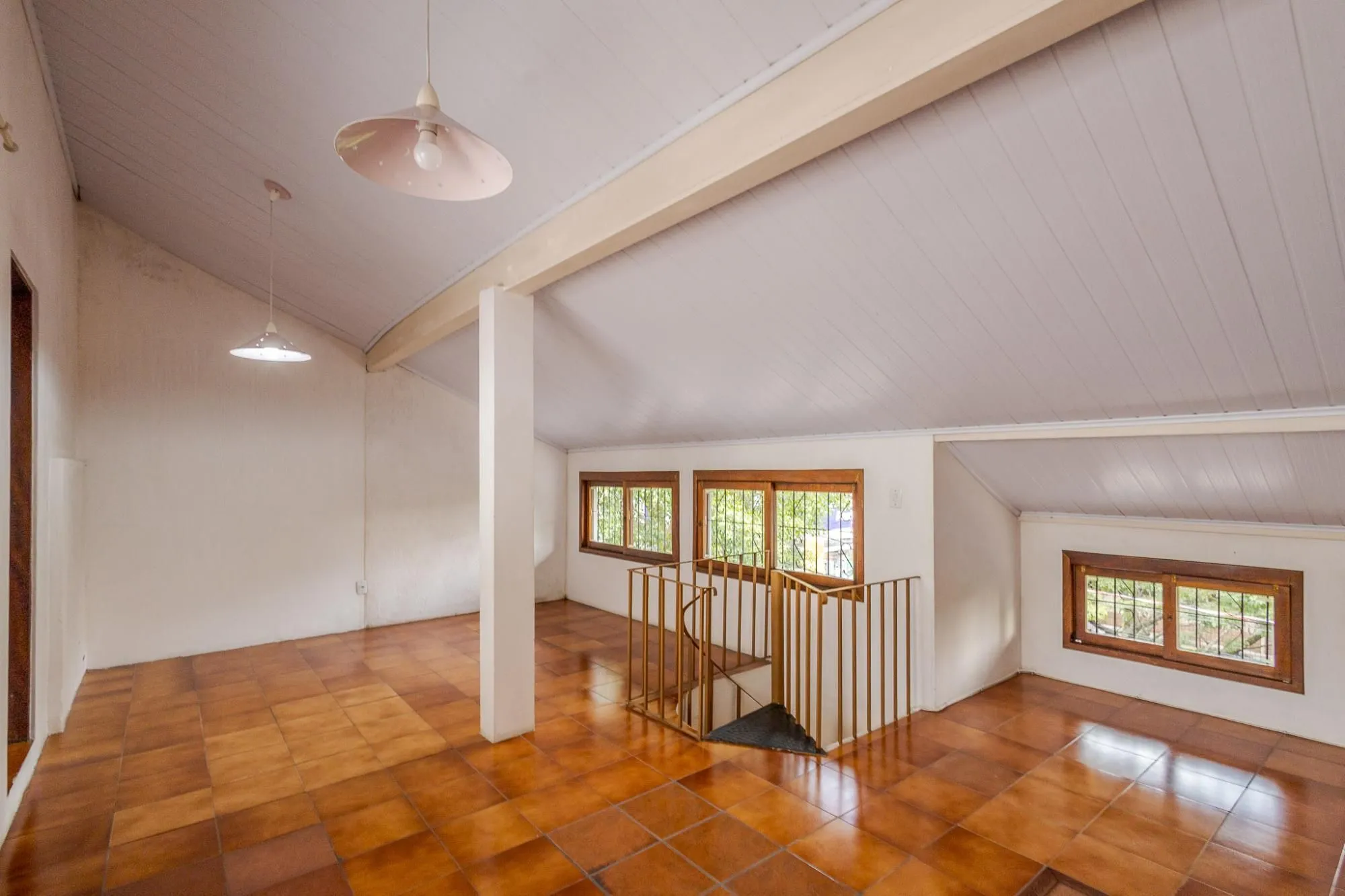 Imagem Casa para Venda - 210m², 4 dormitórios, 2 vagas - Petrópolis
