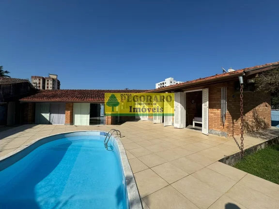 Imagem Maravilhosa Casa à Venda na Martim de Sá - 4 Quartos, 2 Suítes, 3 Salas, 2 Banheiros, 12 Vagas de Garagem, 230 m²!