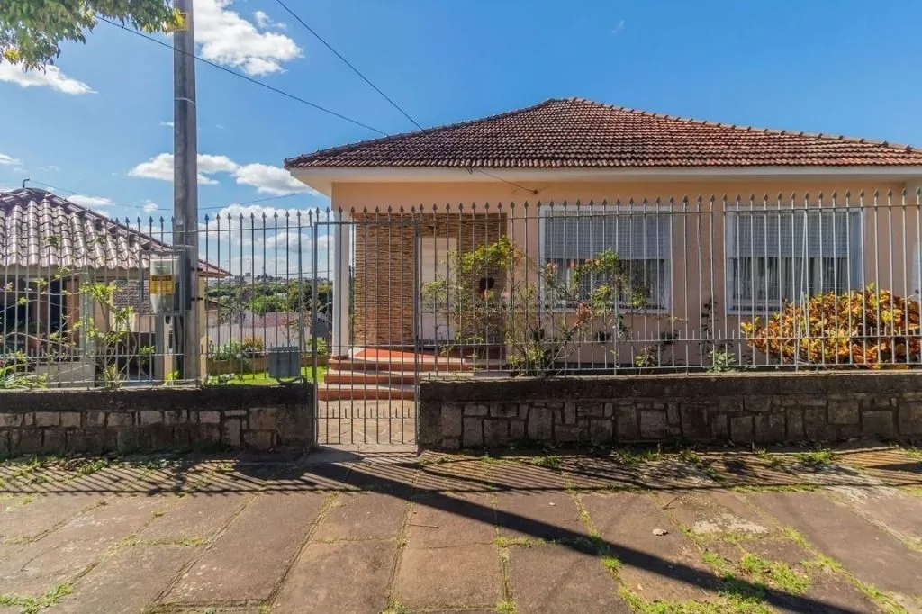 Imagem Casa de 3 Dormitório(s) Bairro Jardim Itu - Porto Alegre