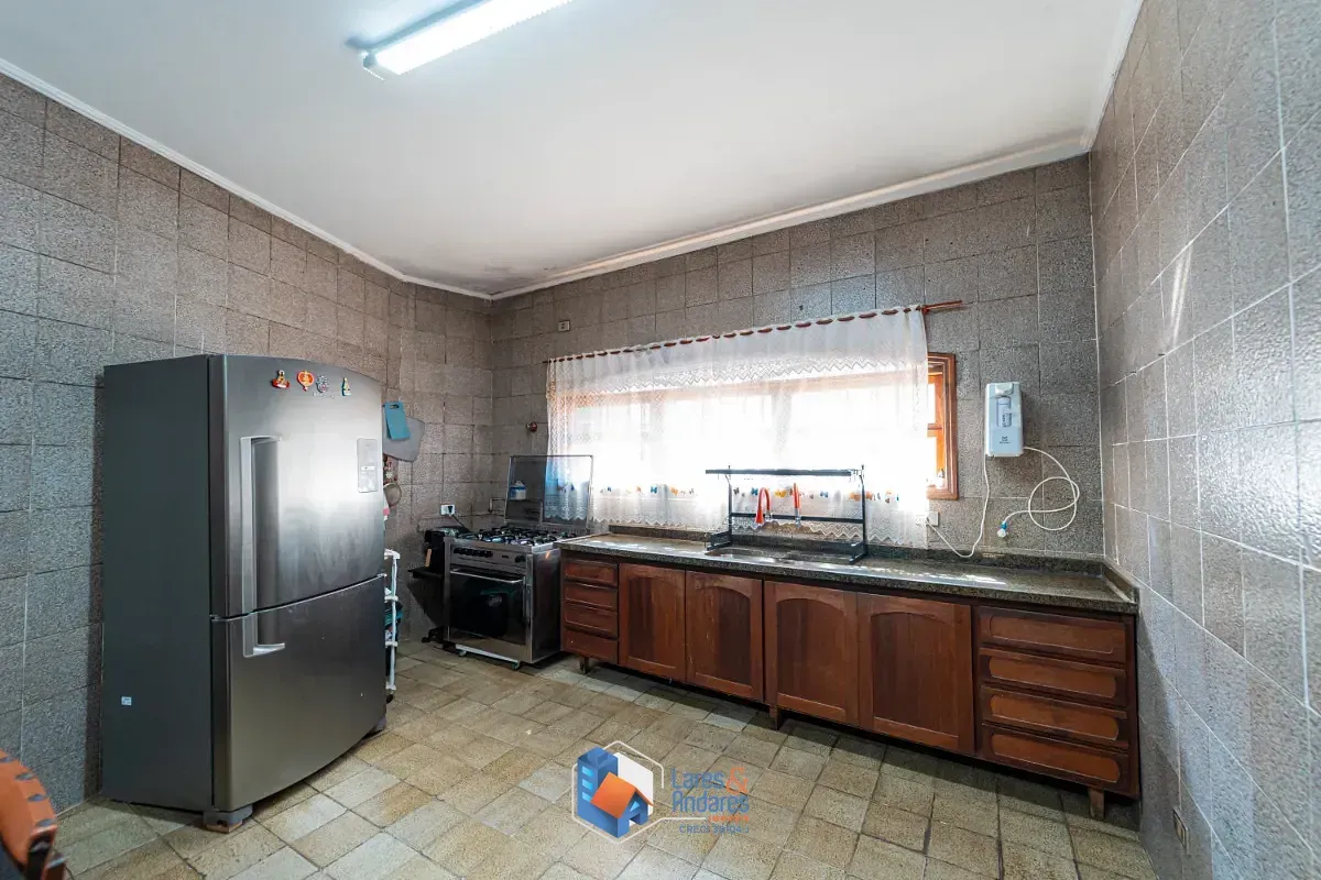 Imagem Casa para venda em Cidade Domitila com 3 quartos, sendo 1 suíte, 473m²