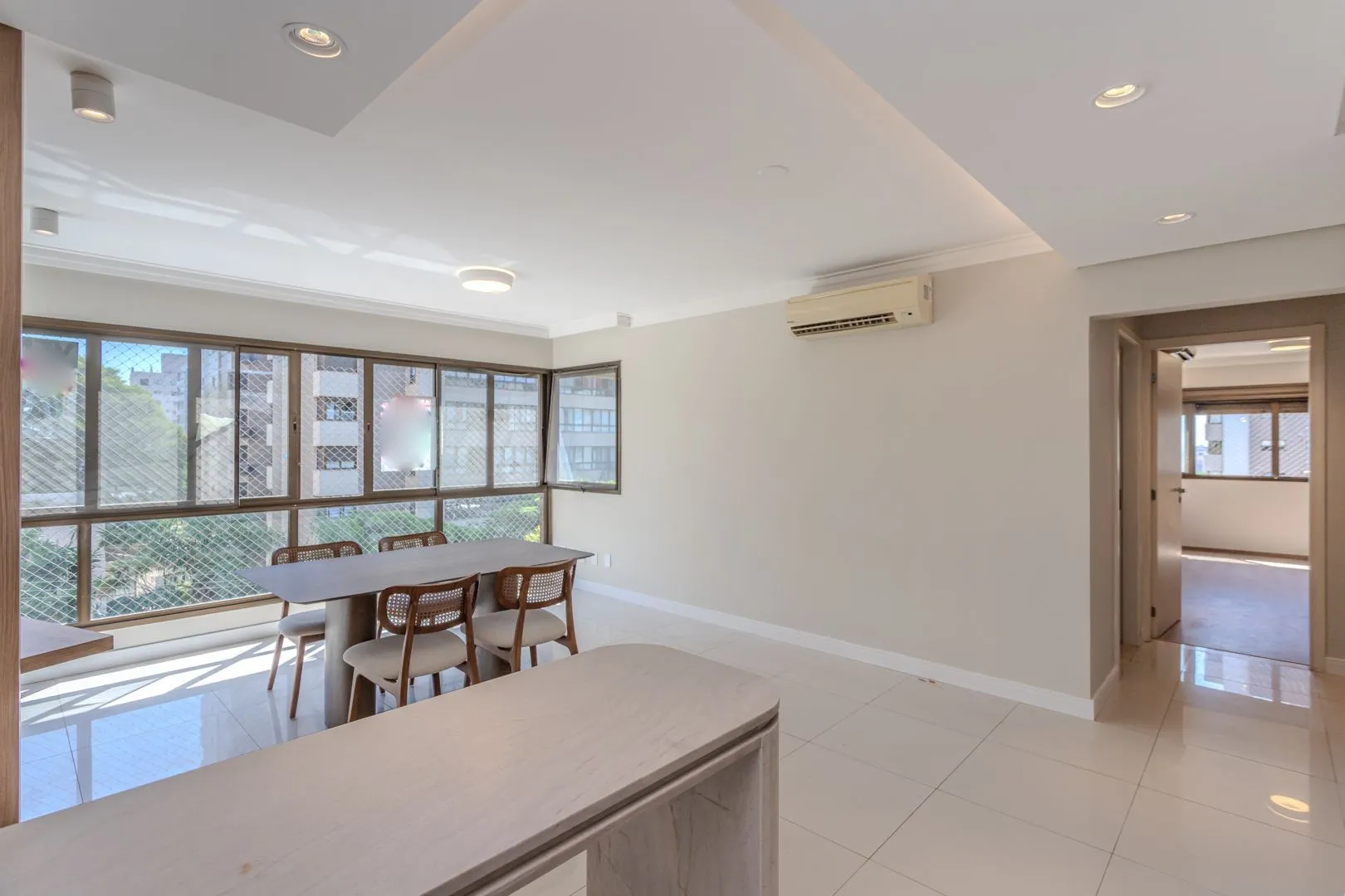 Imagem Apartamento no bairro Mont Serrat de 2 suítes e 2 vagas DESOCUPADO