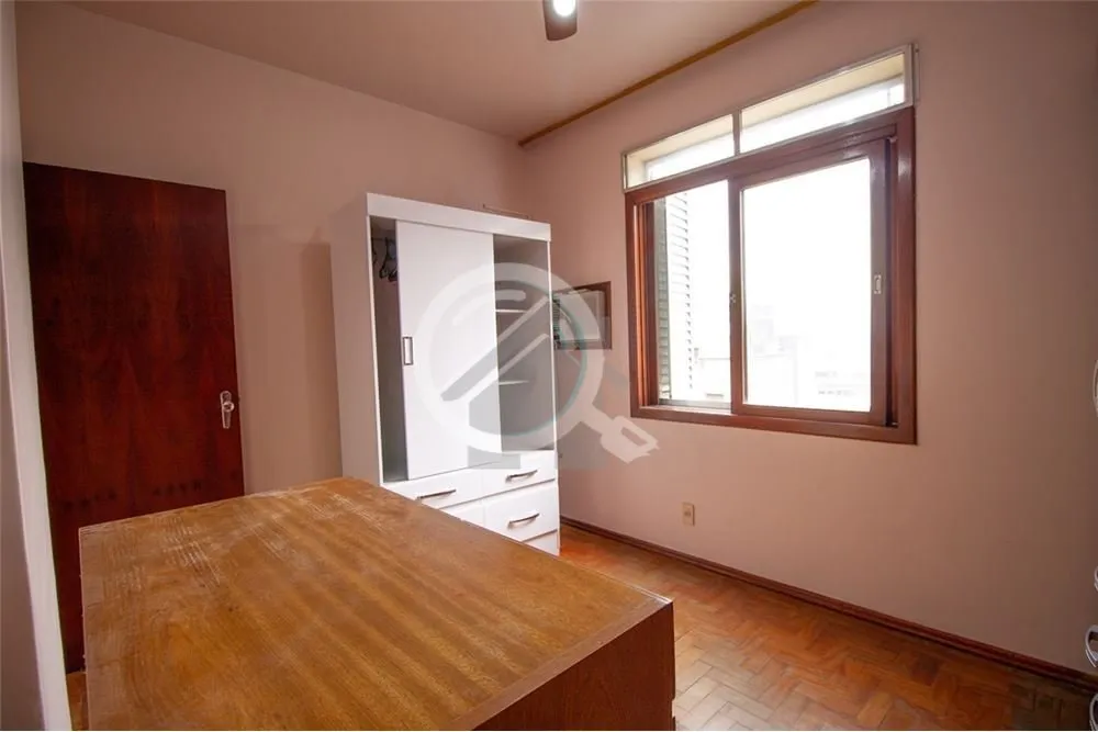 Imagem Excelente Apartamento, com ventilação cruzada, Cozinha e área de serviço, bom tamanho, sala, amp...