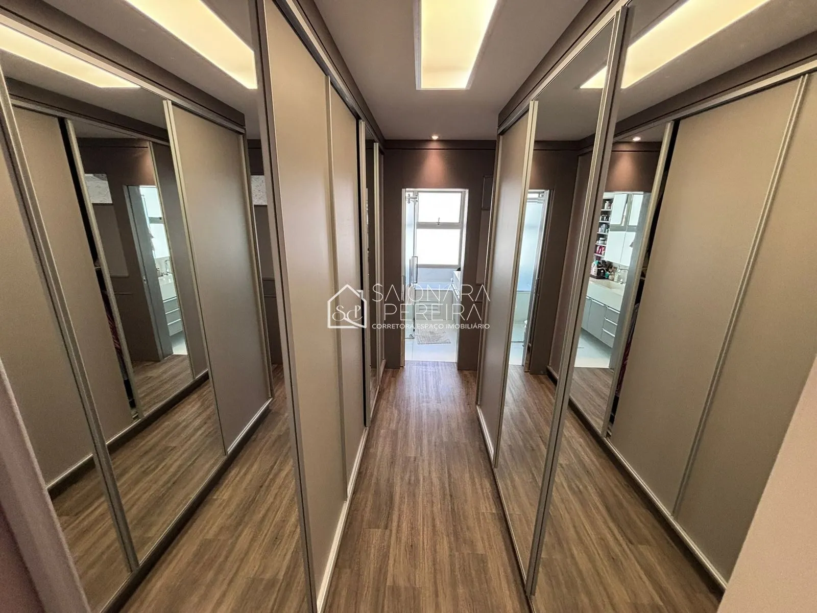 Imagem Apartamento MOBILIADO com 3 suítes e vista para o mar à venda no bairro Estreito, Florianópolis