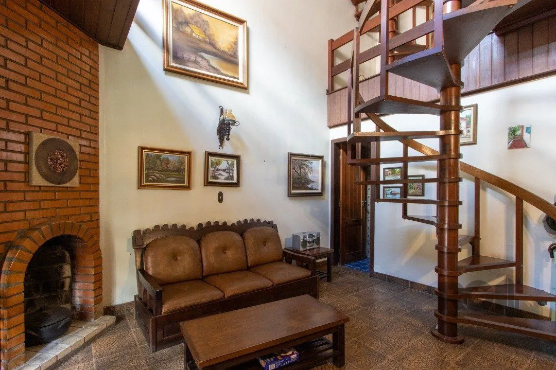 Imagem Casa para Venda - 500m², 4 dormitórios, sendo 1 suites, 4 vagas - Coronel Aparício Borges