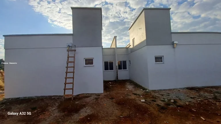 Imagem Casa Geminada para Venda em Concórdia, Vila Jacob Biezus, 2 dormitórios, 1 suíte, 1 banheiro, 1 vaga