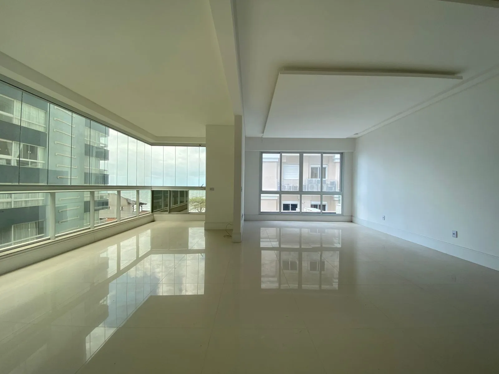 Imagem Apartamento com vista para o mar à venda com 240m2 por R$ 4.200.000,00