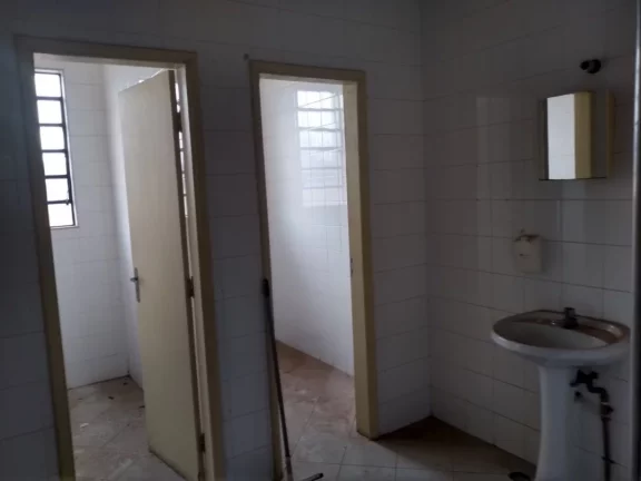 Imagem Barracão localizado perto da av. Duque de Caxias e Nações Unidas