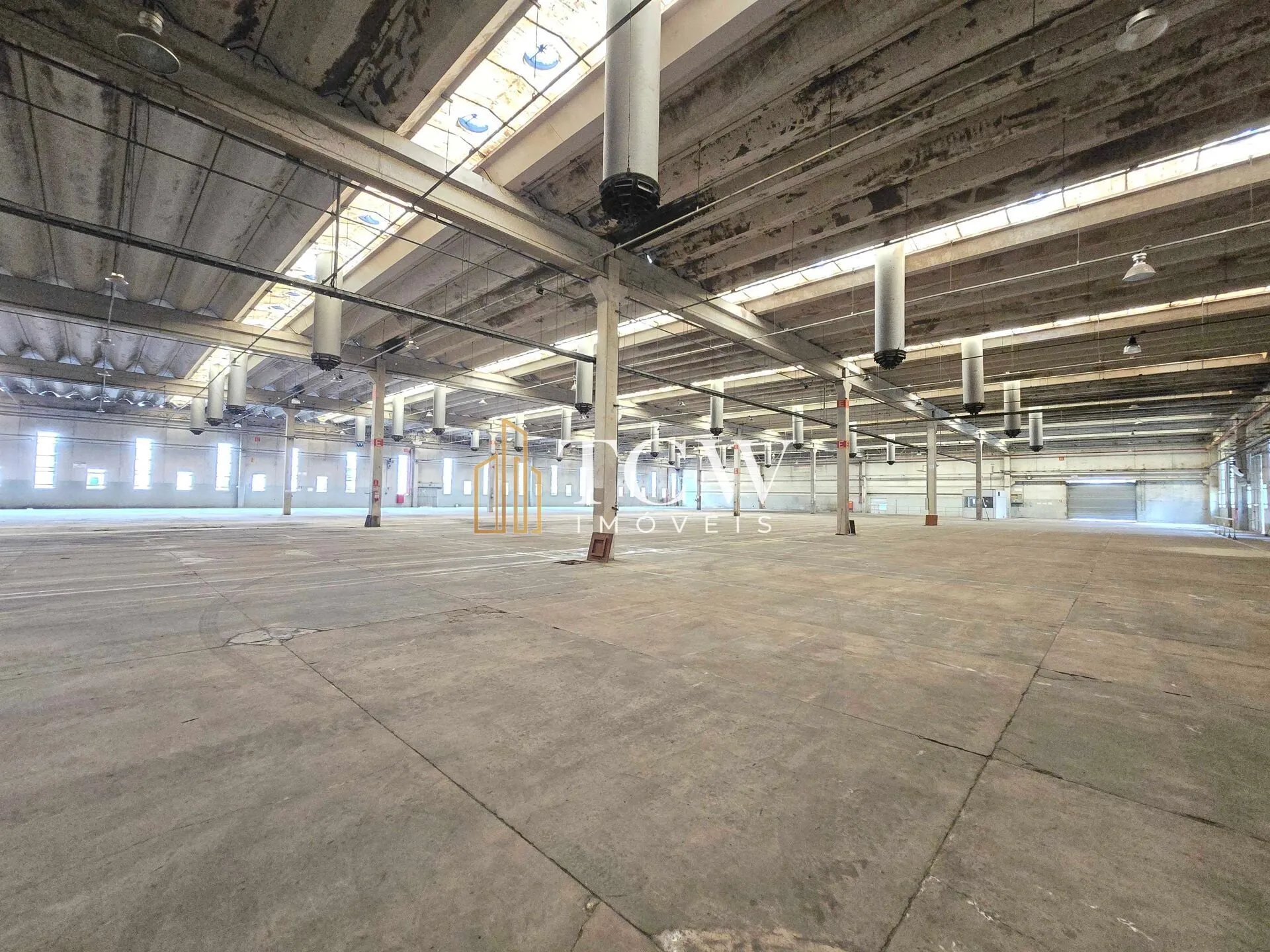 Imagem Galpão Logístico e Industrial com 22 docas para Locação em Suzano/SP | 13.320 m2