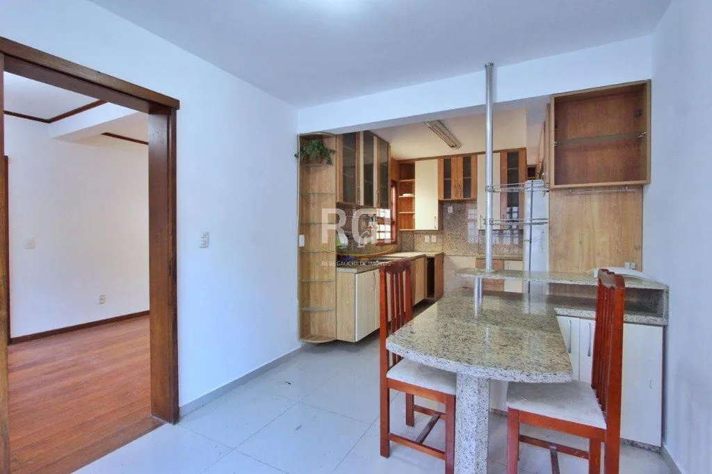 Imagem Casa para Venda - 185.29m², 4 dormitórios, sendo 2 suites, Teresópolis