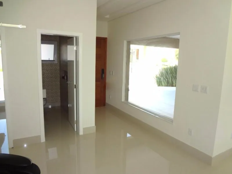 Imagem Luxuosa Casa em Condomínio: 4 Quartos, 4 Suítes, 3 Salas e 620m² em Valinhos-SP, Condomínio Zurich Dorf