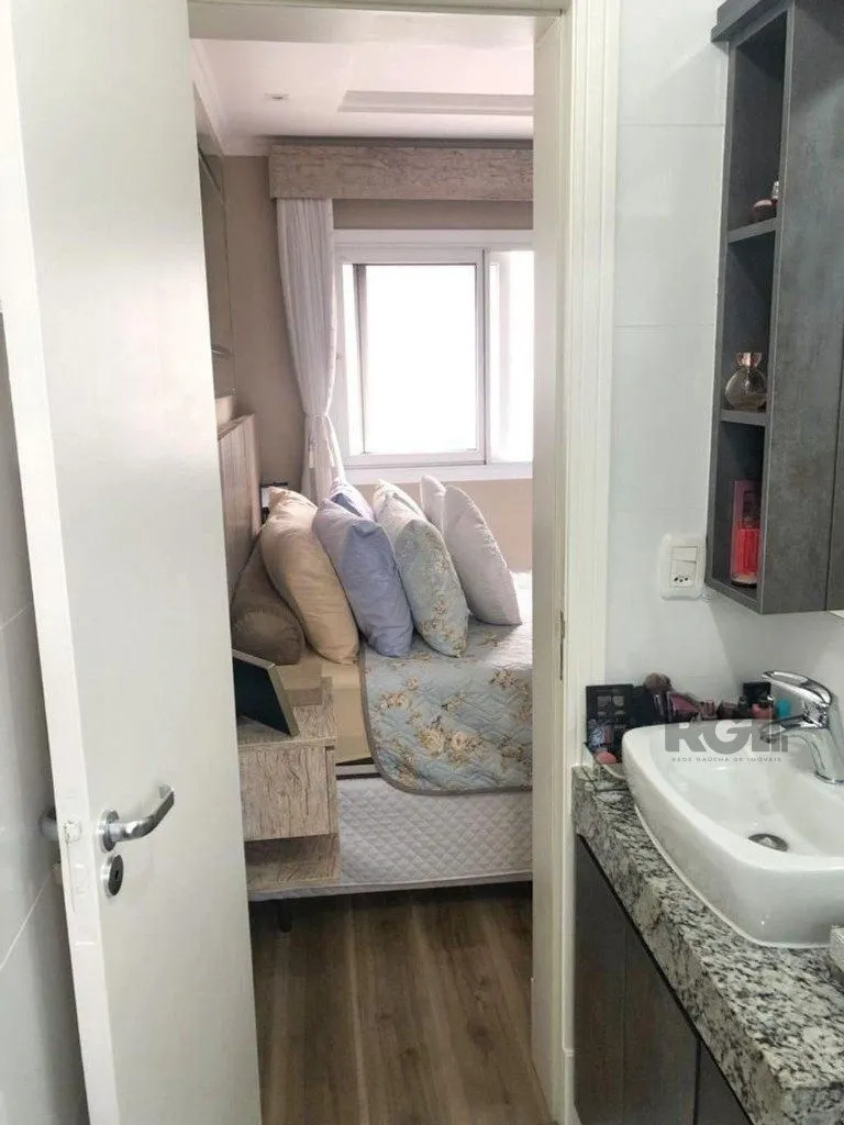 Imagem Casa em condomínio 114m² - 3 dormitórios, 1 suíte e 2 vagas no bairro Sarandi