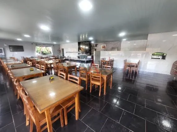 Imagem Imóvel Comercial a venda, atualmente com restaurante em funcionamento.