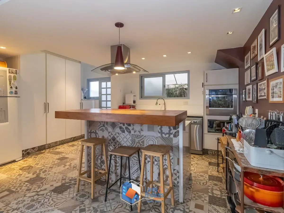 Imagem Casa no condomínio Villas de São Francisco IX para venda com 3 quartos, sendo 3 suítes, 330m²