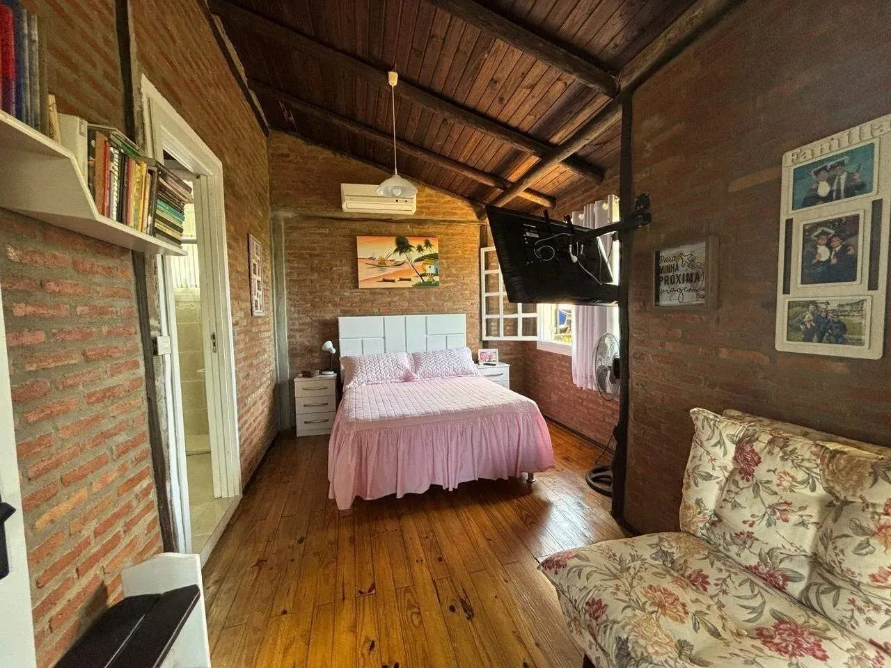 Imagem Residência de Luxo no Cantegril com 4 Dormitórios, 2 Suítes, Piscina e Espaço Gourmet Exclusivo
