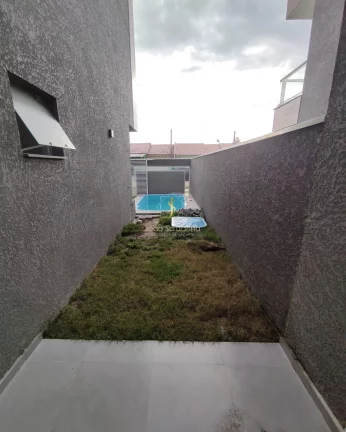 Imagem Sobrado com piscina para Venda em Guaratuba. 400m do mar! excelente localização!!