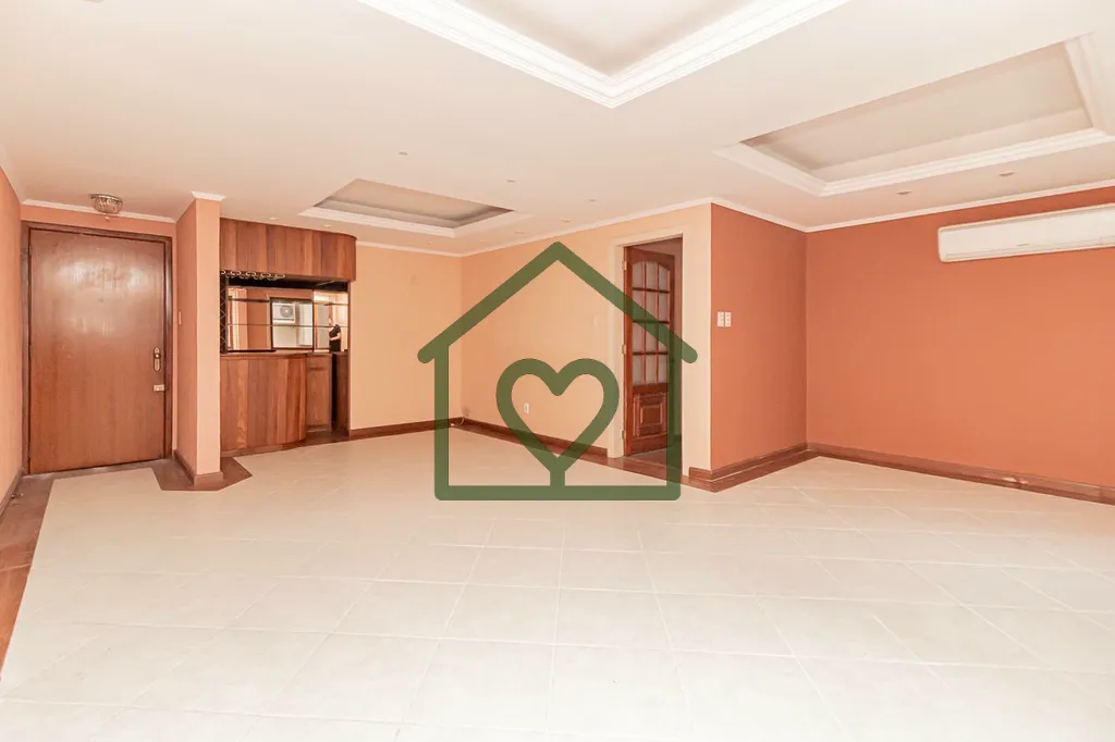 Imagem Na Av. Alegrete, n. 126, no bairro Petrópolis, Apartamento de 03 dormitórios, semi mobiliado com 0...