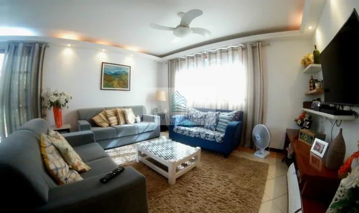 Imagem Casa de luxo à venda em Niterói-RJ, bairro Pe Pequeno: 9 quartos, 3 suítes, 4 salas, 9 banheiros, 3 vagas de garagem, 370m² de área.