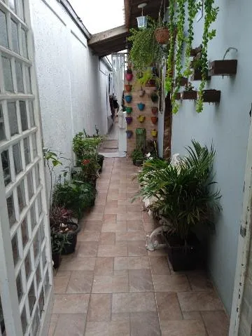 Imagem VENDA DE CASA TÉRREA NO BAIRRO DA PENHA, EM ARUJÁ/SP, 73m² com 3 quartos, sala de estar, área gourmet e garagem coberta para 02 autos. CONSULTE-NOS.