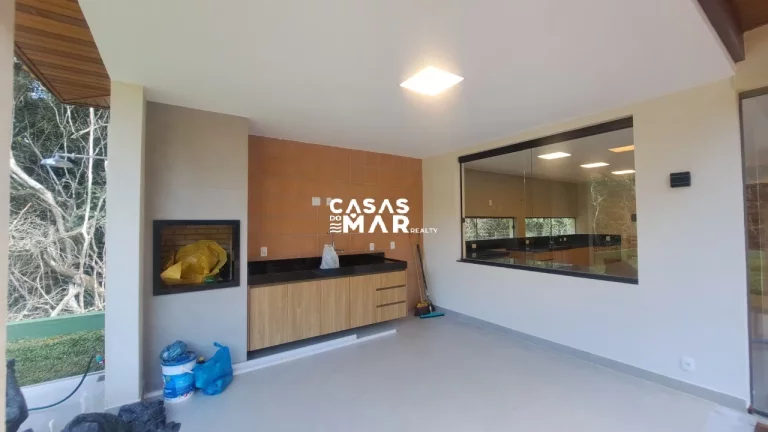 Imagem Casa de Luxo em Condomínio na Praia Rasa: 5 Quartos, 5 Suítes e 260m² em Armação dos Búzios-RJ