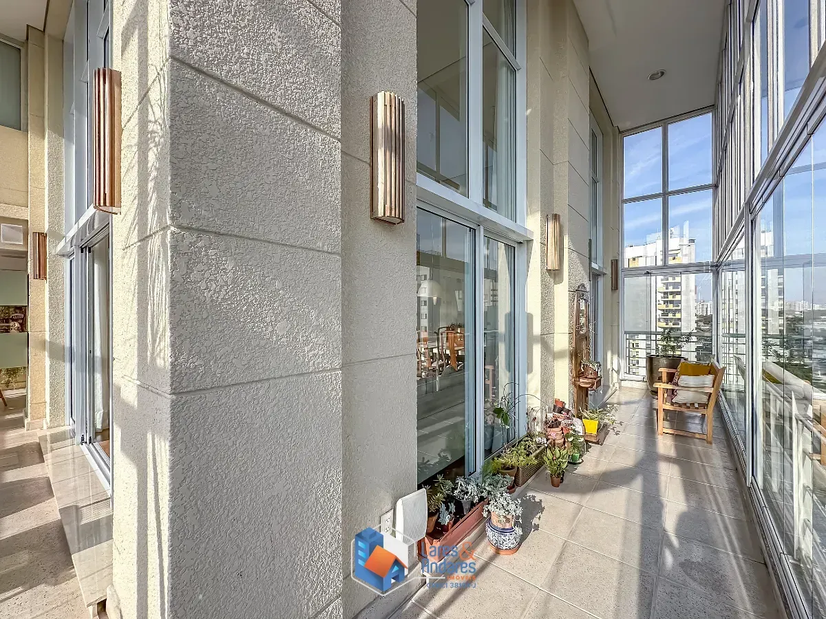 Imagem Apartamento para venda em Moema com 4 quartos, sendo 4 suítes, 300m²