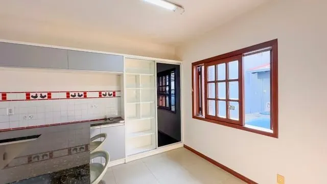 Imagem Casa térrea com 3 dormitórios, piscina, espaço gourmet com churrasqueira.