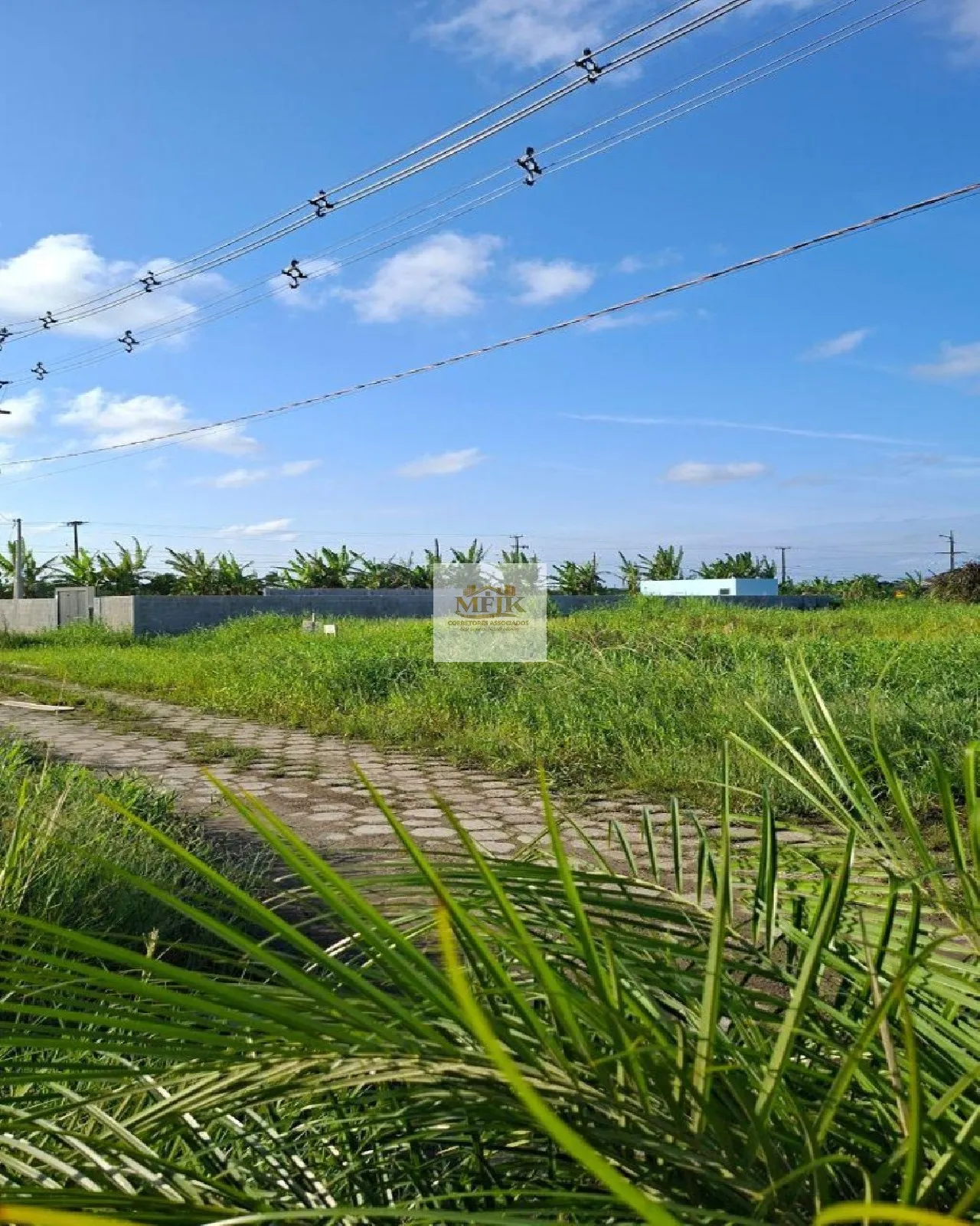 Imagem Terreno de 450 m² à venda em Atami