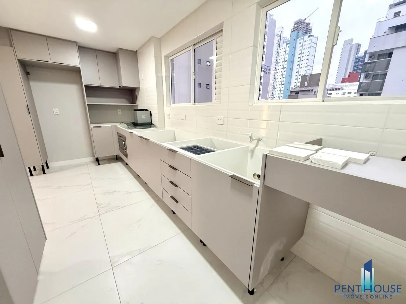 Imagem Apartamento Zona Central para Venda em Balneário Camboriú, CENTRO, 3 dormitórios, 1 suíte, 2 banheiros, 1 vaga