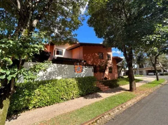 Imagem Linda casa de esquina, 260m², 3 suítes, 4 vagas, com estação de recarga para carro elétrico