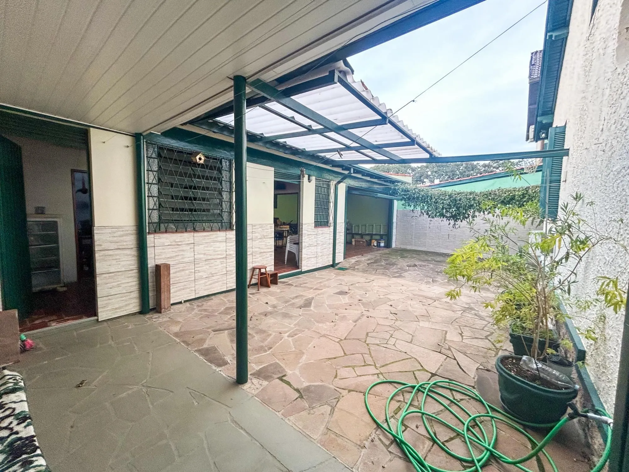Imagem Casa Residencial com 3 Quartos, sendo 1 suíte e 3 Banheiros, no Bairro Santa Teresa em Porto Alegre, RS