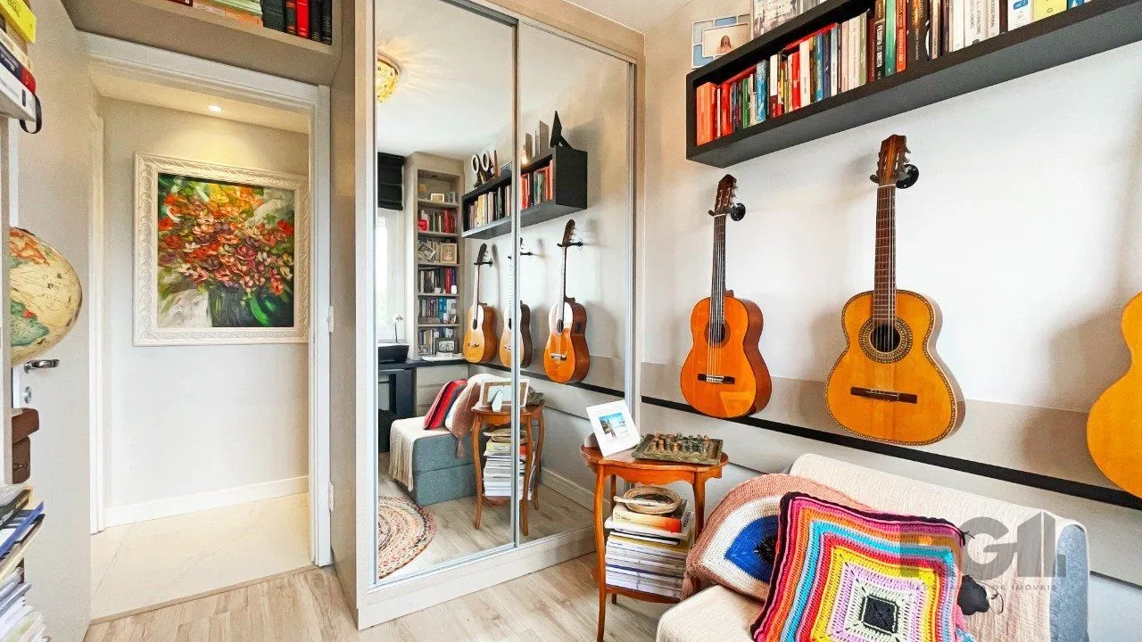 Imagem Apartamento dois dormitórios com duas vagas de garagem na Cidade Baixa