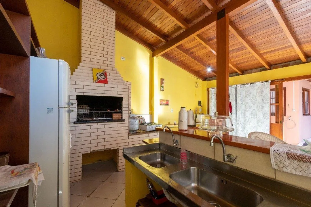 Imagem Casa para Venda - 240m², 6 dormitórios, sendo 3 suites, 2 vagas - Glória