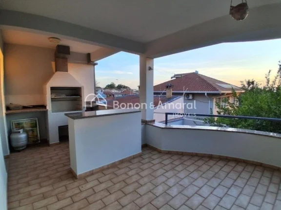 Imagem Linda casa assobrada com 3 quartos sendo 1 suíte, 4 vagas, area de lazer e Localização ótima, pr...
