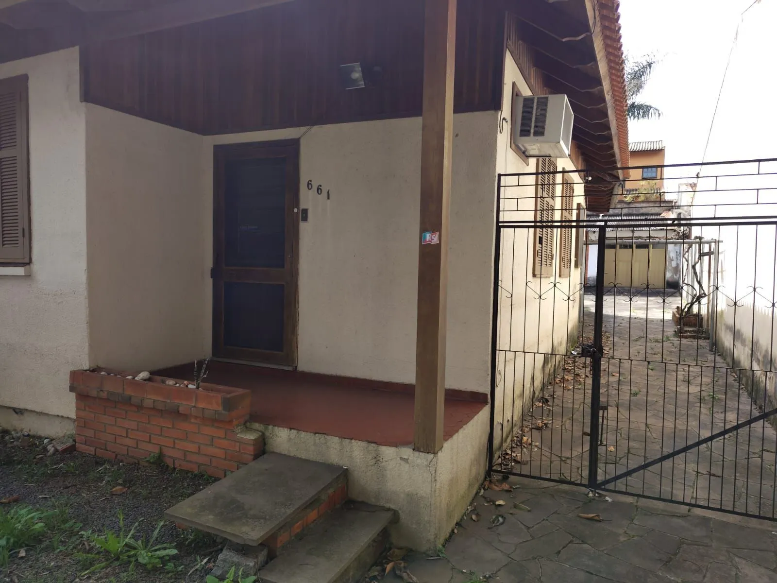 Imagem Casa com 03 quartos no Bairro São Pedro em Porto Alegre