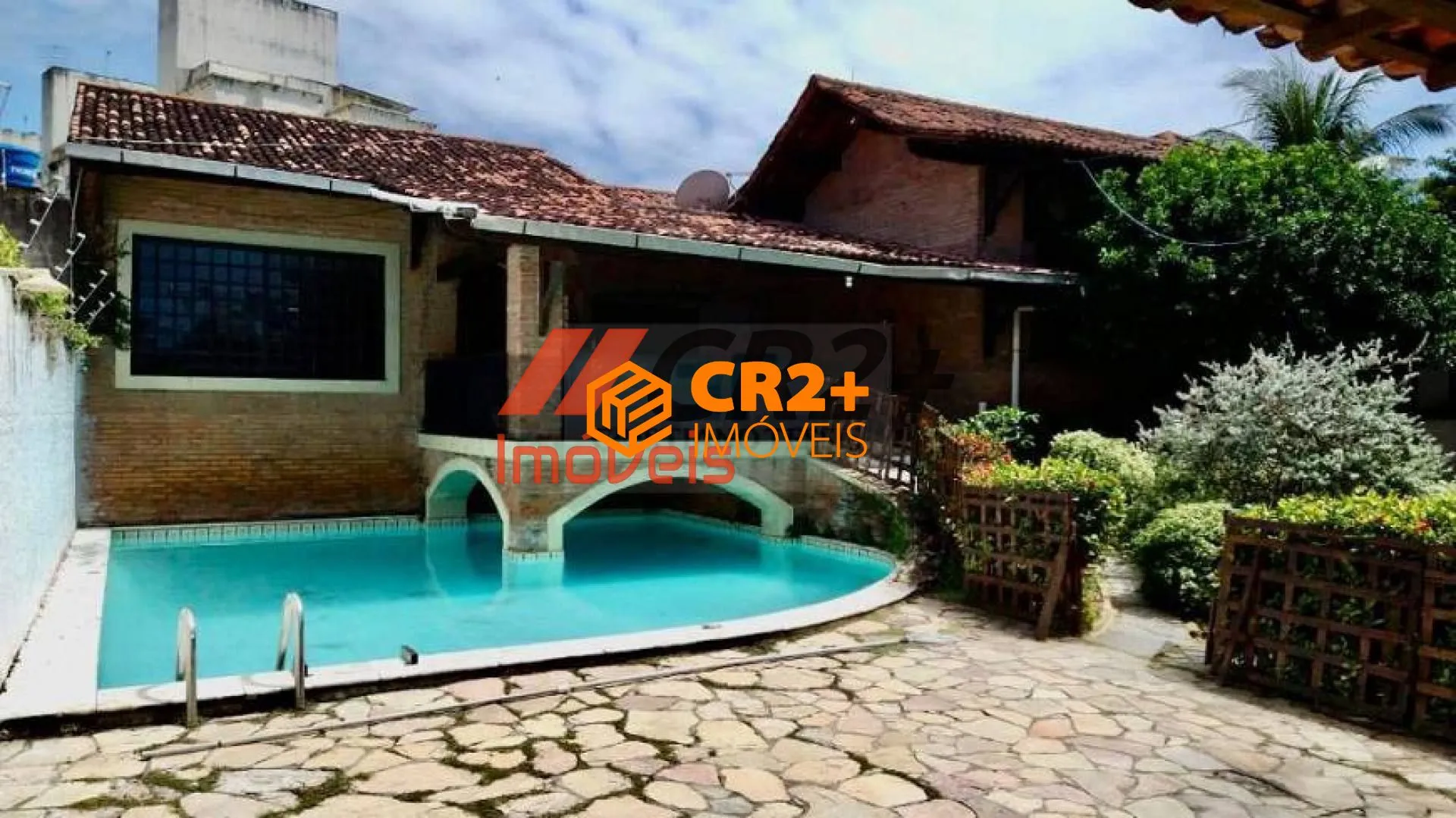 Foto do imóvel Casa a Venda com 450m² e 4 Quartos, 3 suítes + Dce e piscina em Candeias - Jaboa em Rua Campo Grande, 5600 - Barra de Jangada, Jaboatão dos Guararapes - PE