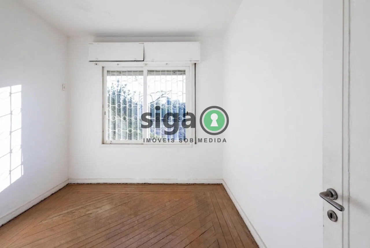 Imagem Casa a venda no bairro do Pacaembu, com 4 quartos e 4 vagas.