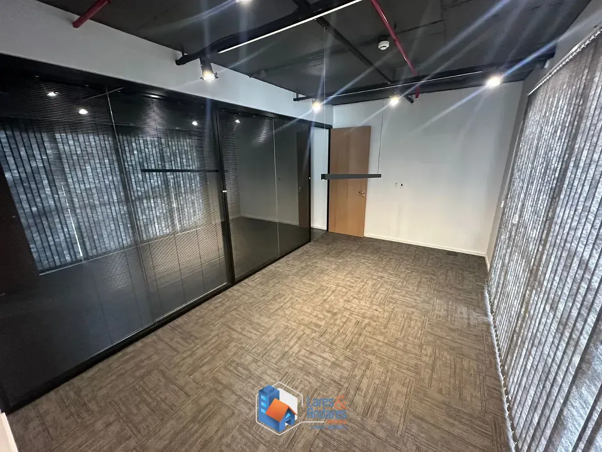 Imagem Conjunto comercial para venda em Água Branca, 109m²