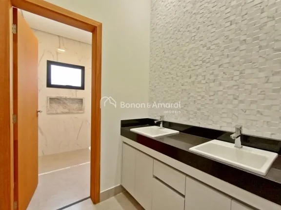 Imagem Casa térrea de esquina disponível no Condomínio Residencial Mont Alcino, em Valinhos. 

Esta exce...