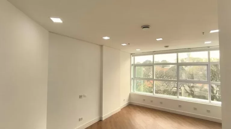 Imagem SALA COMERCIAL DE 53M² PARA LOCAÇÃO, COM 2 BANHEIROS, 1 VAGA - ED. GOLDEN OFFICE - EM JUNDIAÍ SP