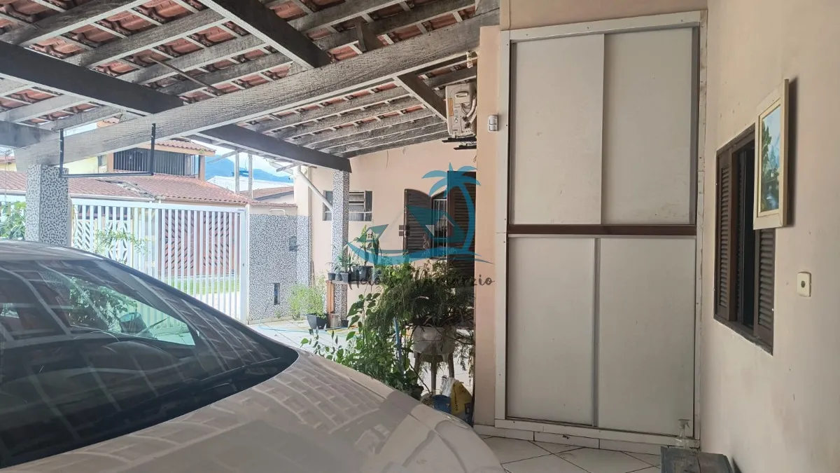 Imagem Excelente imóvel para investidor no Perequê-açu a apenas 250m do mar: 02 casas térreas, entrada por ruas separadas