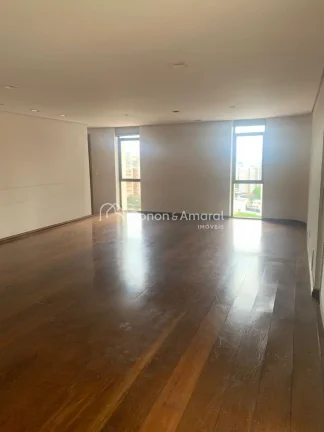 Imagem Apartamento espaçoso com 198m² em andar alto, muito bem iluminado pelo sol da manhã. Possui livin...
