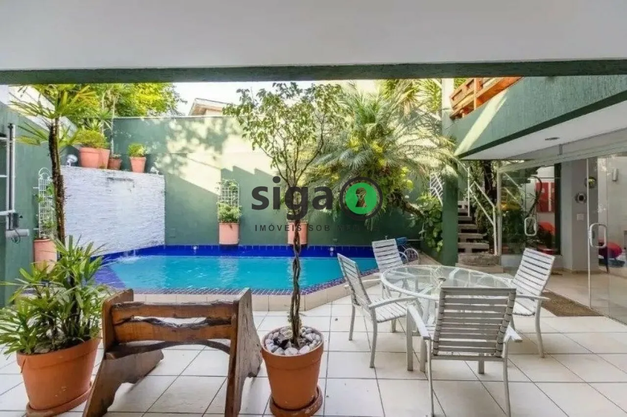 Foto do imóvel Sobrado no Bairro Alto de Pinheiros, com 3 Quartos e 5 vagas , à Venda