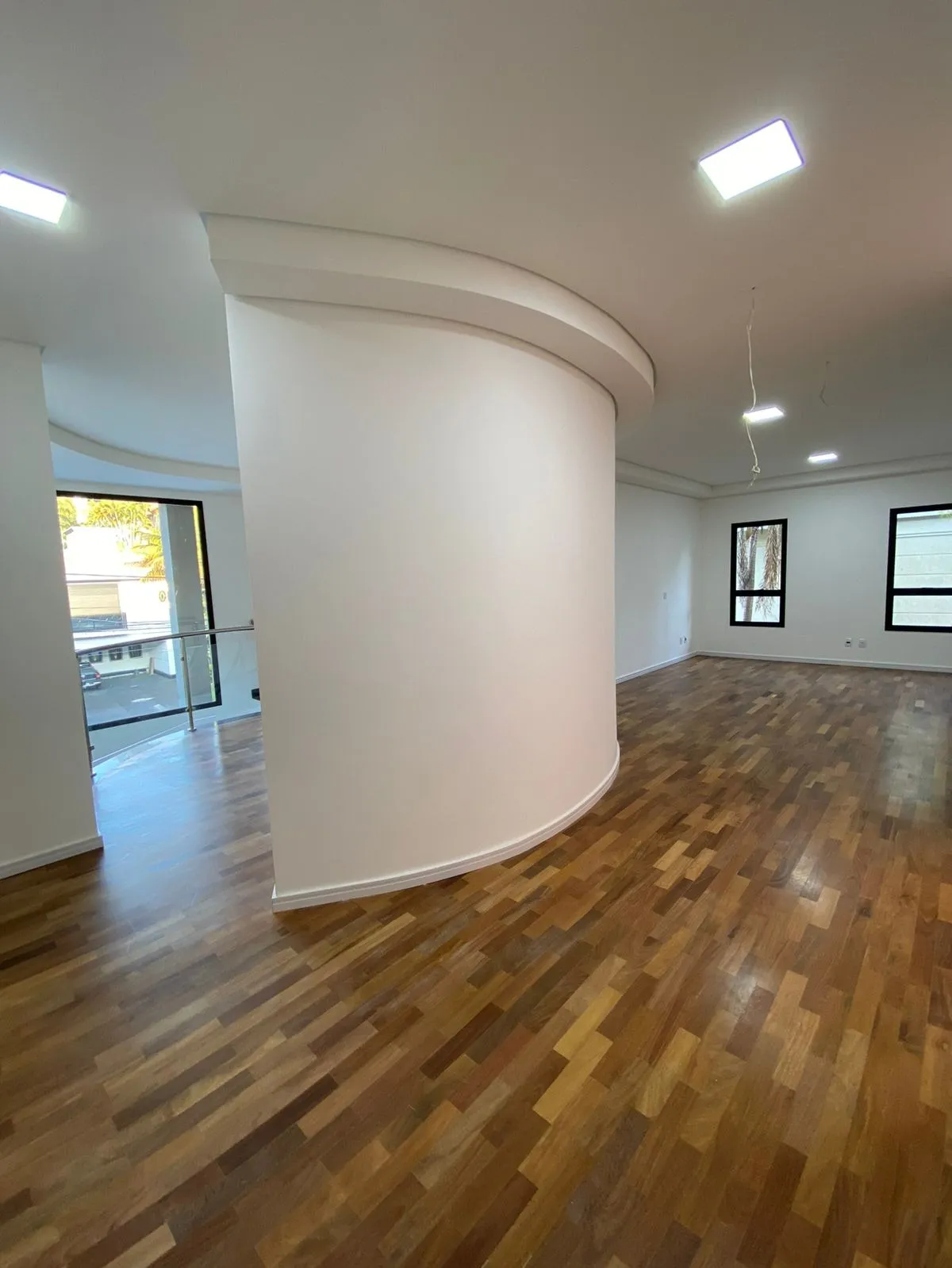 Imagem LINDA CASA NO RESIDENCIAL ALPHAVILLE TAMBORÉ 3 COM 750M²!!!