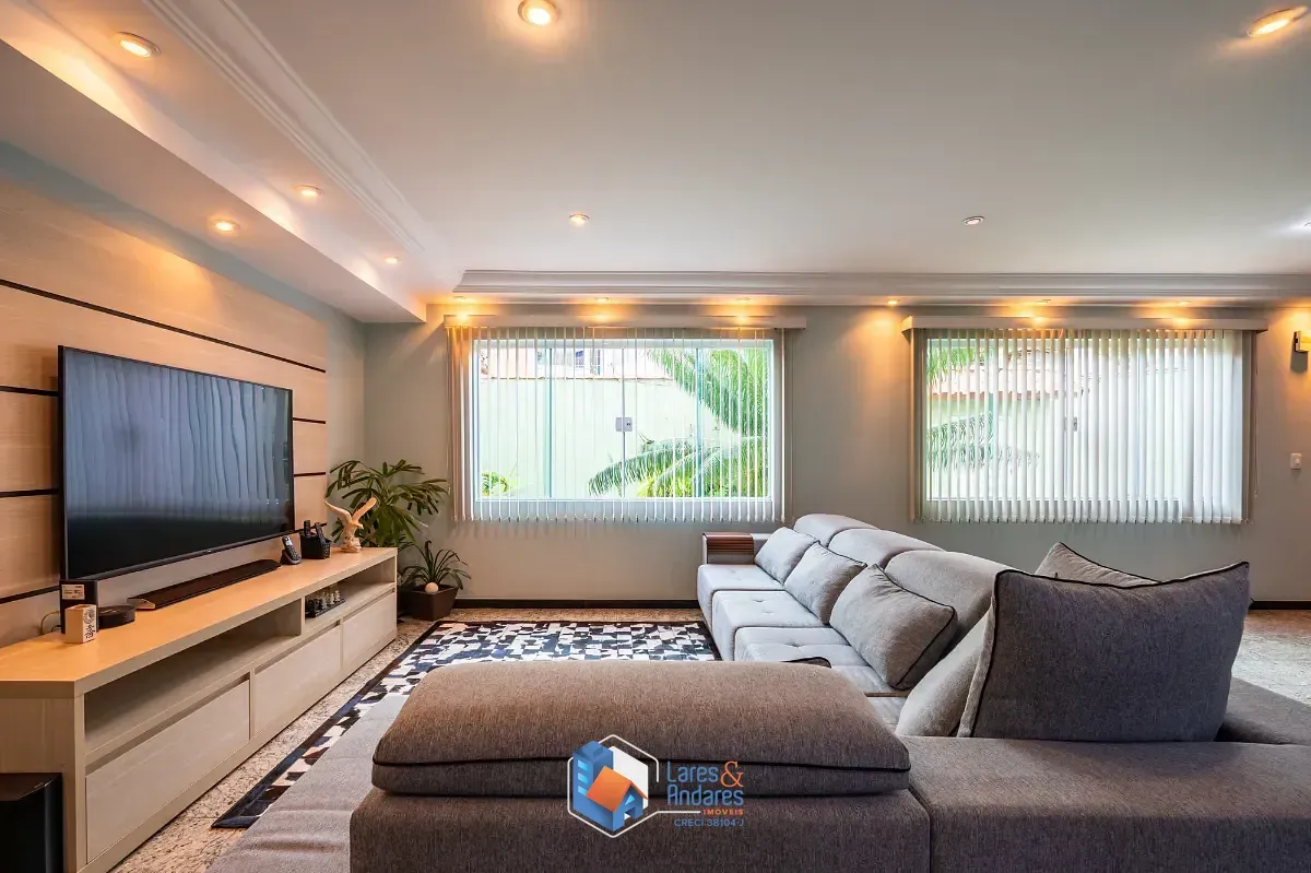 Imagem Sobrado para venda em Vila Esperança com 4 quartos, sendo 1 suíte, 328m²