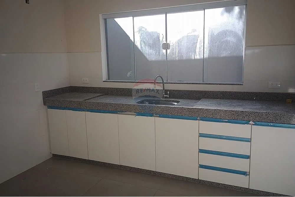 Imagem Casa com 3 quartos para alugar em Pedra de Guaratiba
