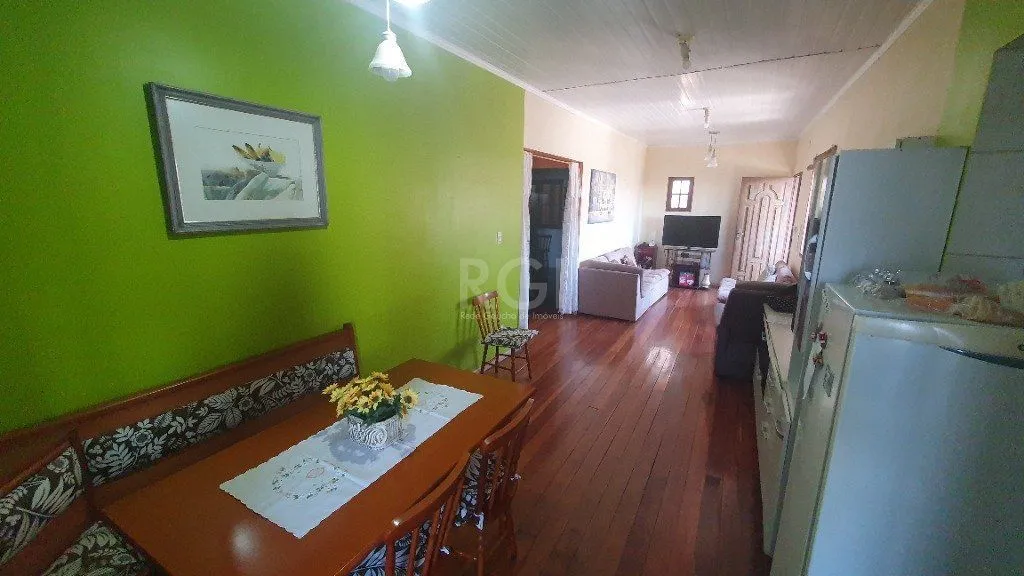 Imagem Casa para Venda - 290m², 4 dormitórios, sendo 2 suites, 2 vagas - Cascata