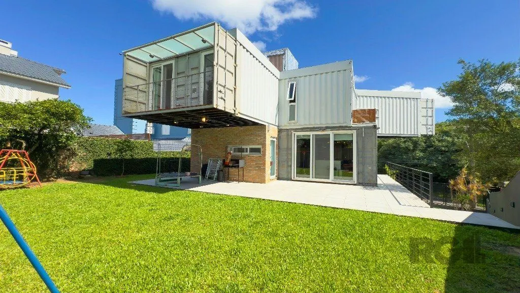 Imagem Casa para Venda - 315m², 3 dormitórios, sendo 1 suites, 2 vagas - Teresópolis