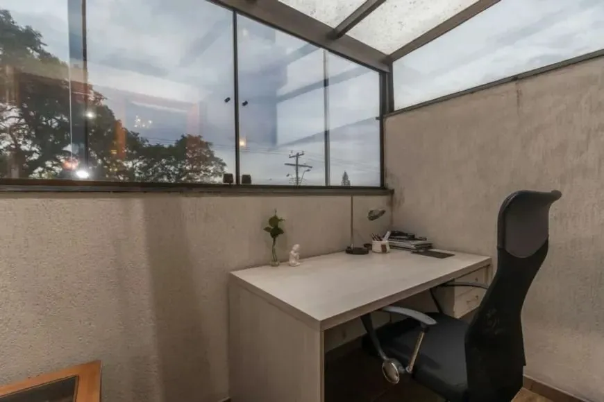 Imagem Casa Seminova 3 Dorm com Pátio e 4 Vagas no Jardim Planalto