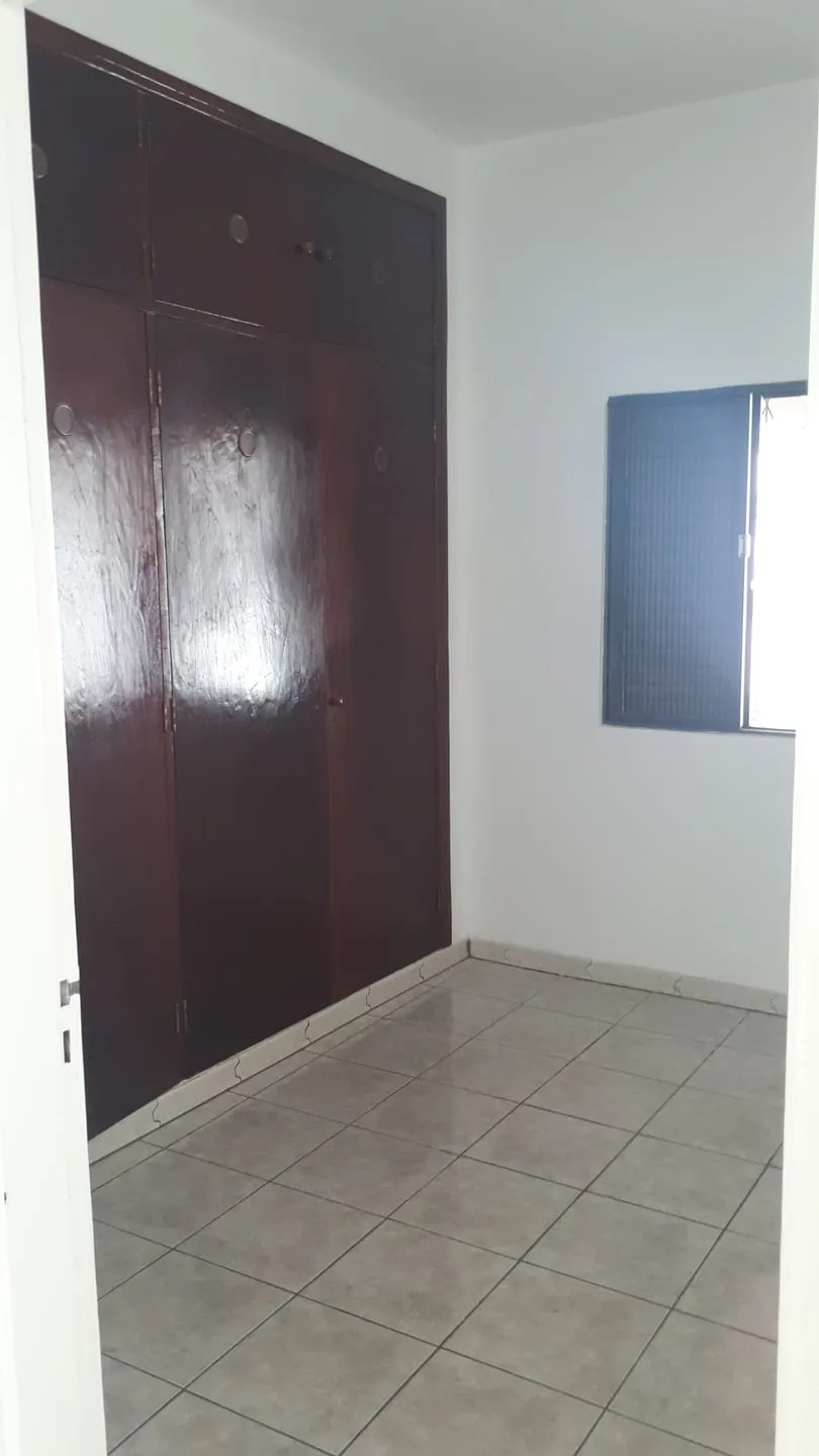 Imagem Casa Comercial no Centro com 2 Dormitórios, Edícula, Acessibilidade, Vaga de Garagem e Ideal para Consultório