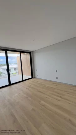 Imagem Espetacular Casa de Alto Padrão em Condomínio na Vila de Abrantes, Camaçari-BA: 5 Quartos, 5 Suítes, 3 Salas, 1 Banheiro, 4 Vagas, 310m² de Área. Venha Conferir!