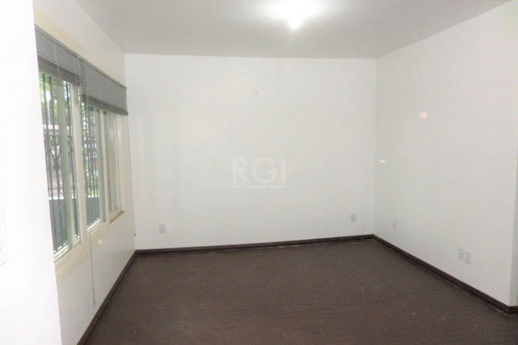 Imagem Casa no bairro Jardim Botânico de 3 dormitórios e 2 vagas